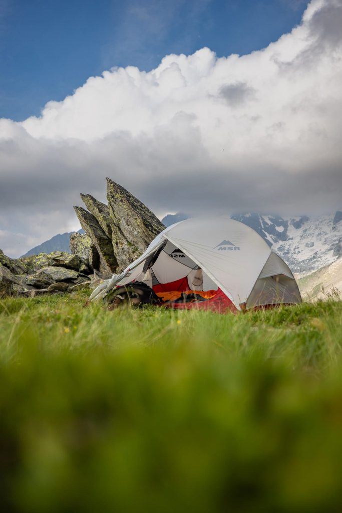 tente MSR HubaHuba au Signal Forbes devant les drus - Photo par Alexandre Gendron