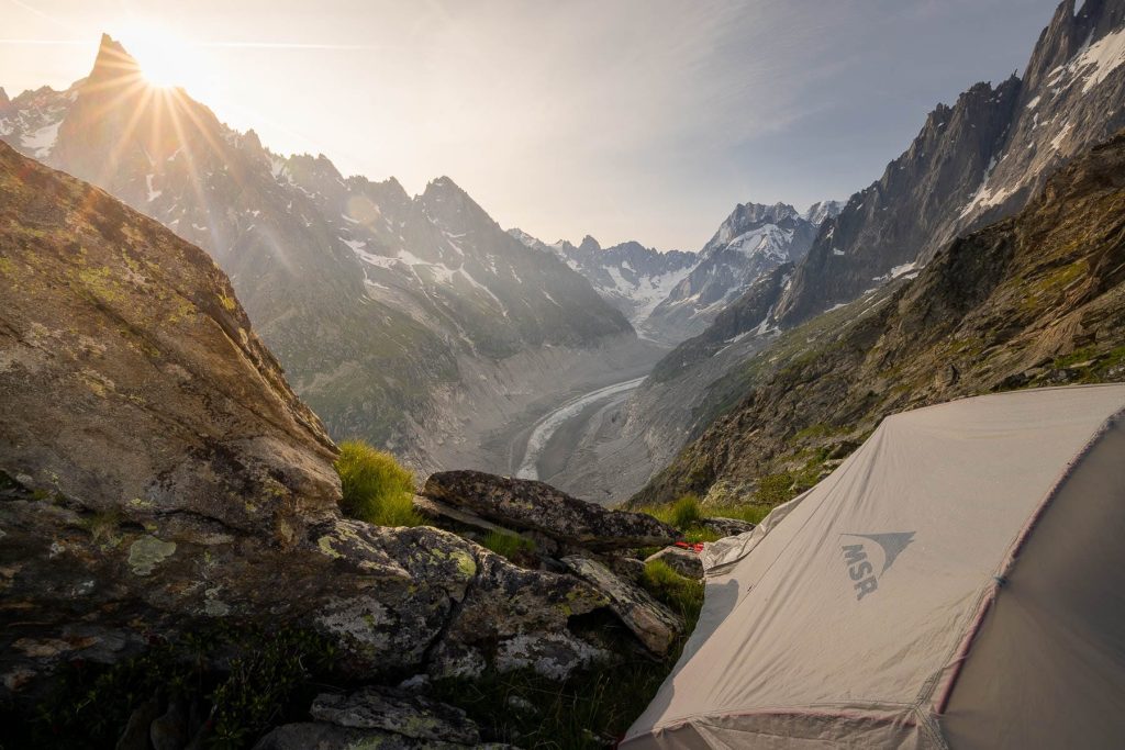 Mer de glace et tente MSR HubaHuba au Signal Forbes devant les drus - Photo par Alexandre Gendron