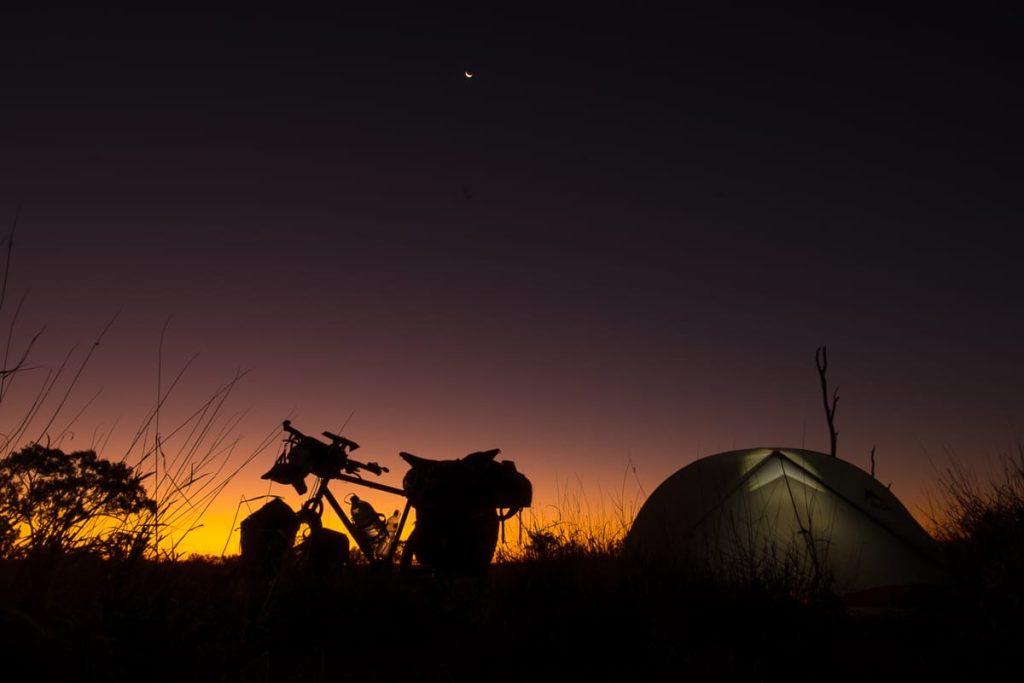 L’AUTONOMIE ÉNERGÉTIQUE EN VOYAGE / AVENTURE. — photo Alexandre Gendron