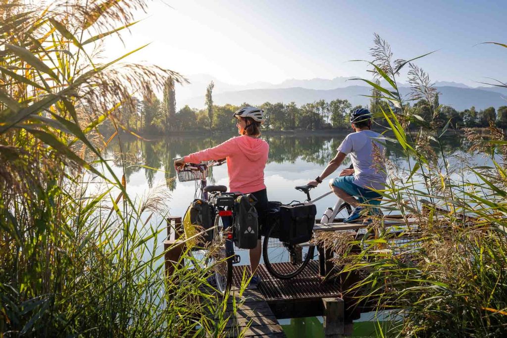 Cyclotourisme au bord du lac