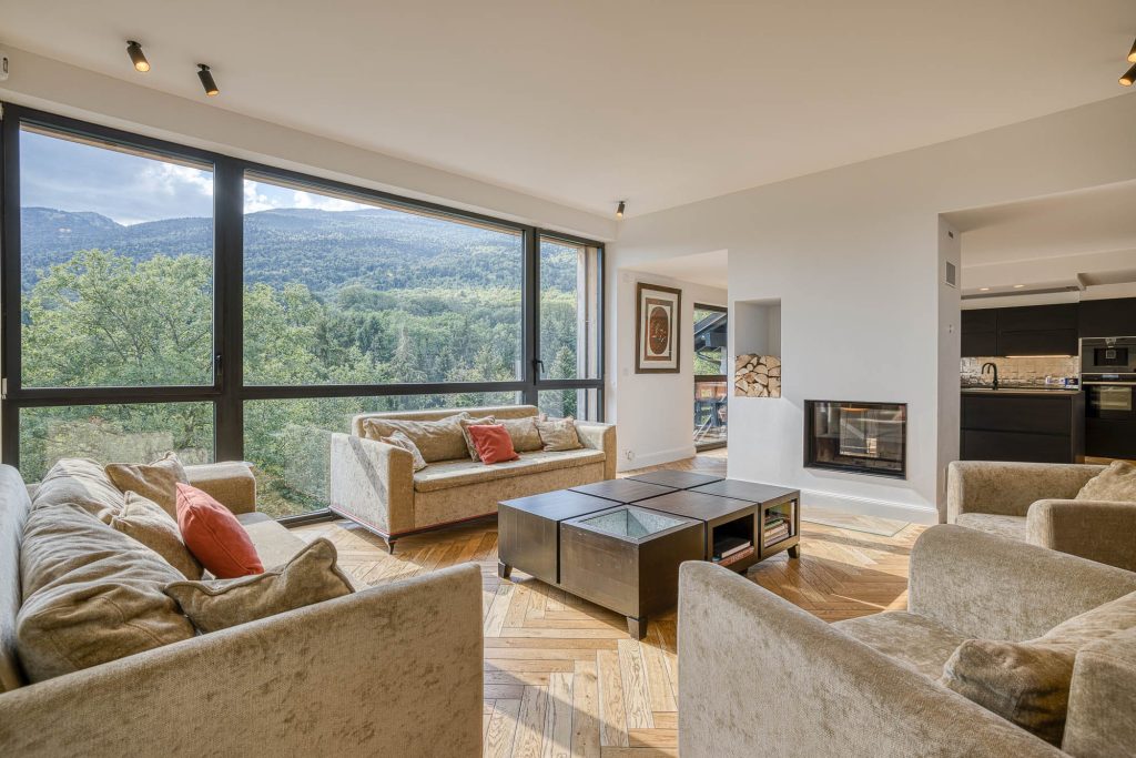 Salon ouvert sur le paysage